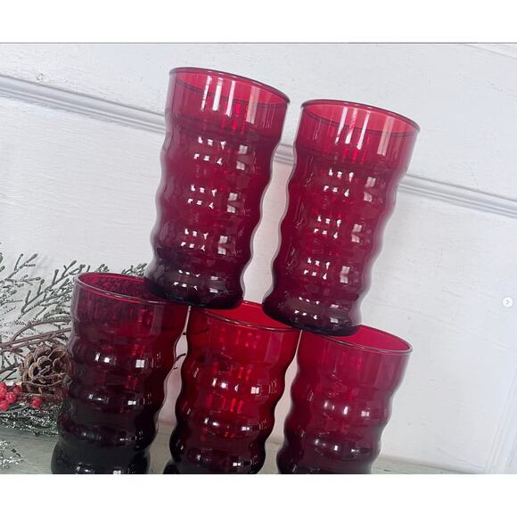 Vintage Christmas Tumblers Ruby Red Whirly Twirly Holiday Table Glassware Set 5 - Picture 1 of 8
